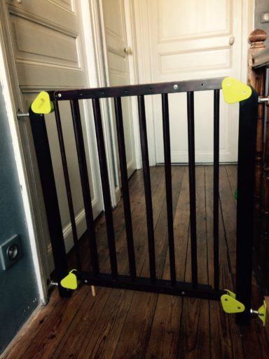 Installer une barrière de sécurité enfant sans percer les murs